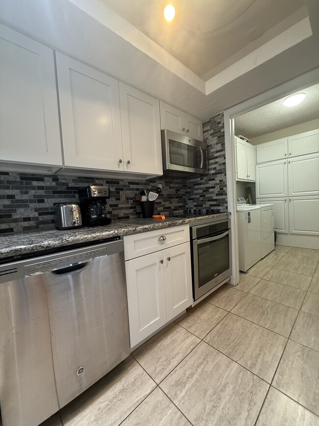 Building Photo - 5650-5A1A A1A S