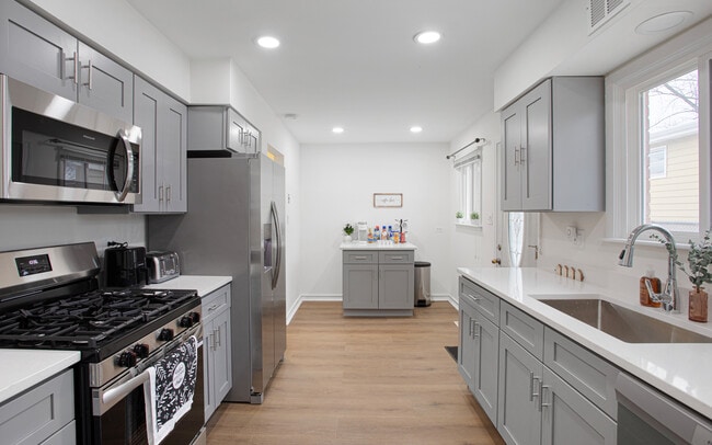 Building Photo - 7618 Beckwith Rd