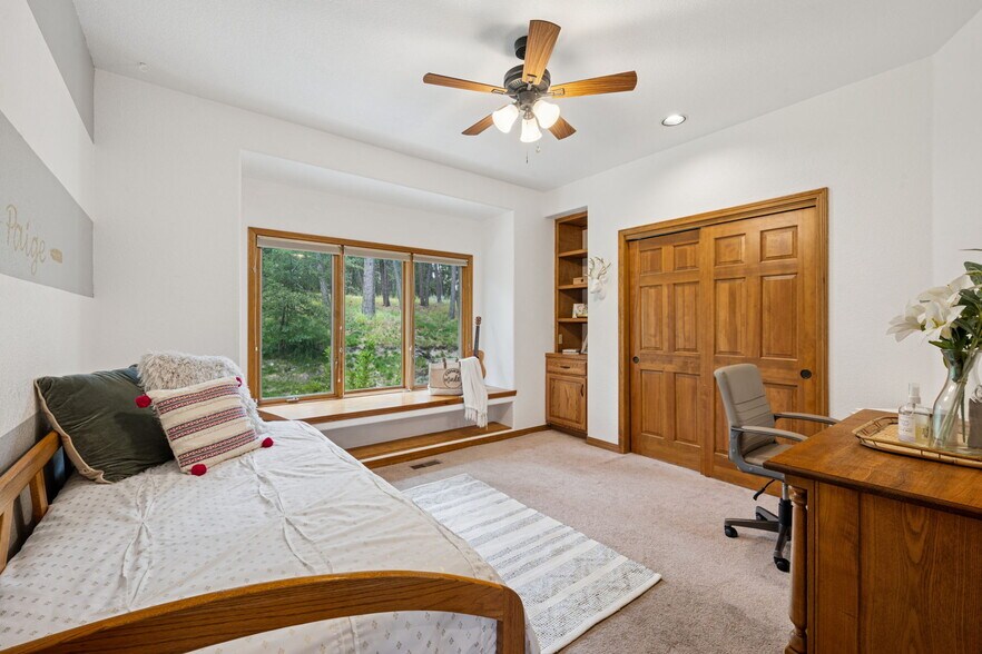 Building Photo - 235 Winding Meadow Way