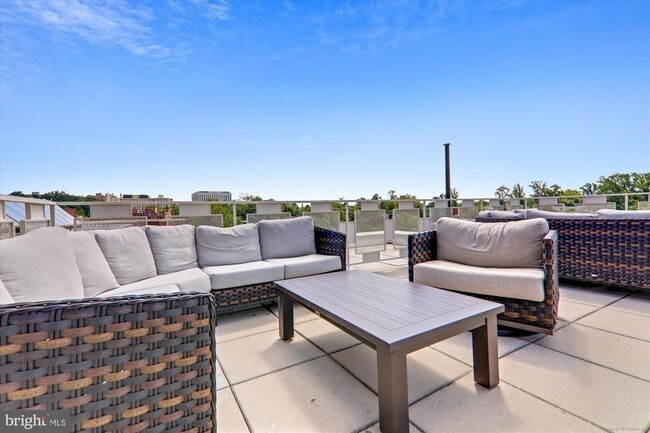 Building Photo - 4000 Tunlaw Rd NW