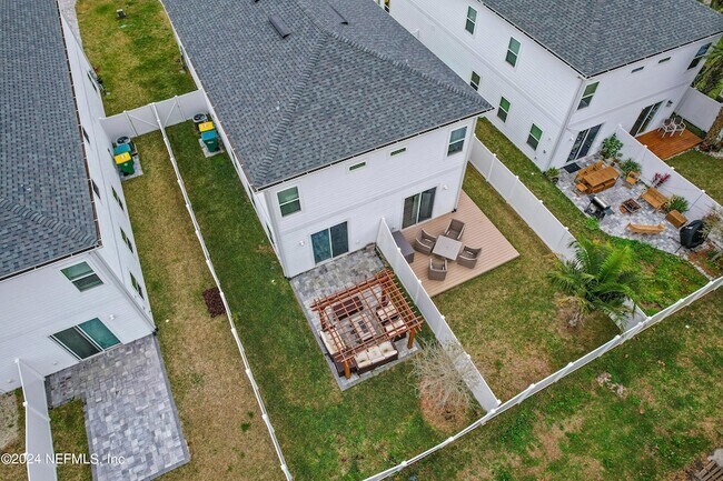 Building Photo - 807 7th Ave S