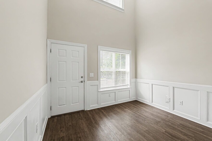 Building Photo - 846 Silver Leaf Dr
