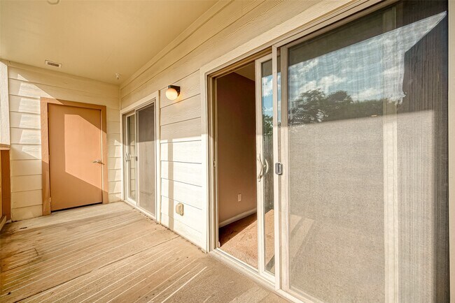 Building Photo - 8415 Hearth Dr