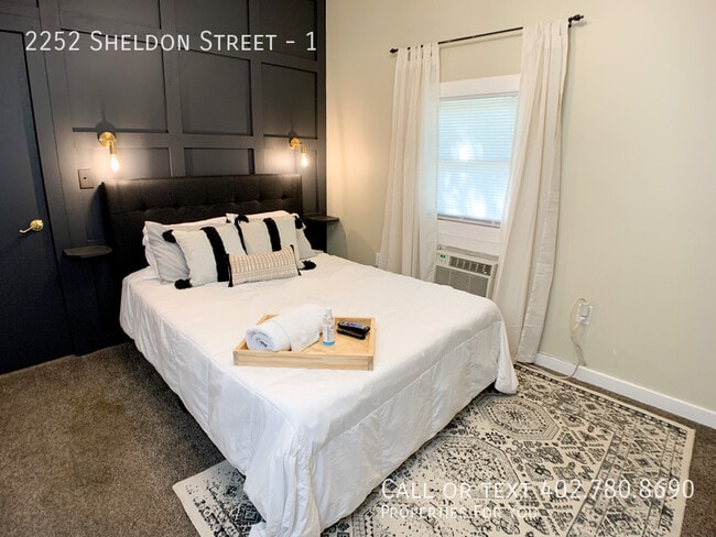 Building Photo - 2252 Sheldon St
