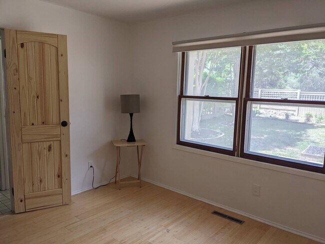 Building Photo - 104 S Tumbleweed Trail