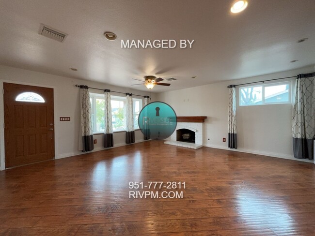 Building Photo - Charming 3-Bedroom Pool Home for Rent in R...