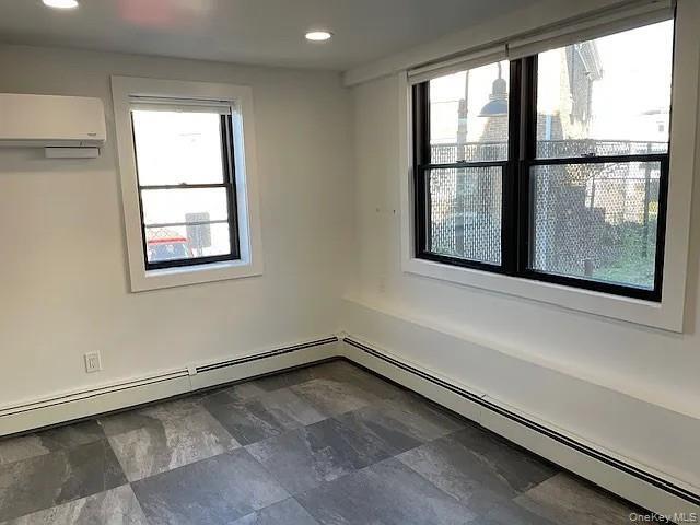 Building Photo - 116 E Main St