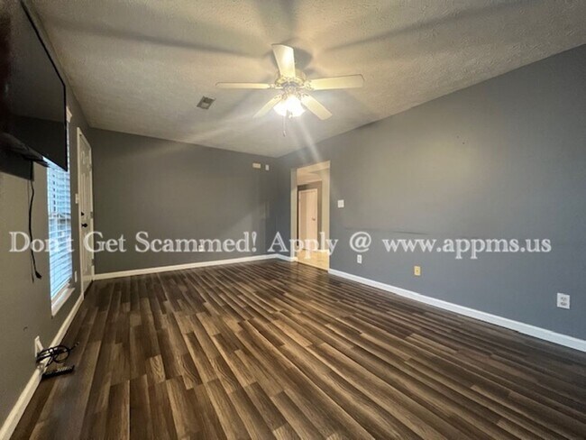 Building Photo - Location!!!!