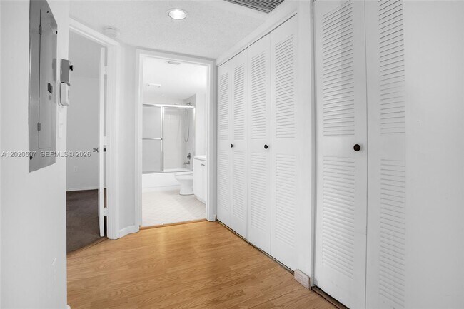 Building Photo - 900 SW 142nd Ave
