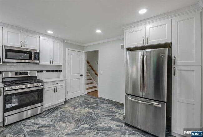 Building Photo - 164 Jeffer Ct