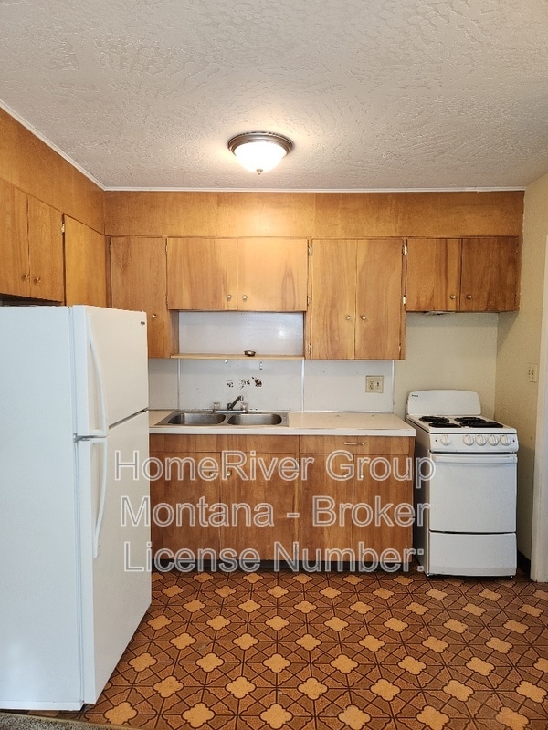 Building Photo - 100 South Ave E