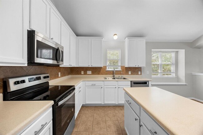 Building Photo - 119 Aguilar Dr