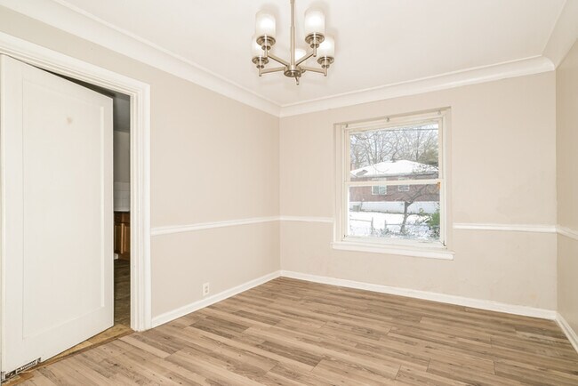 Building Photo - Fantastic 2bd/1ba home! Coming soon!