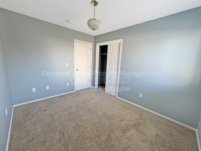 Building Photo - 534 Seasons Ct