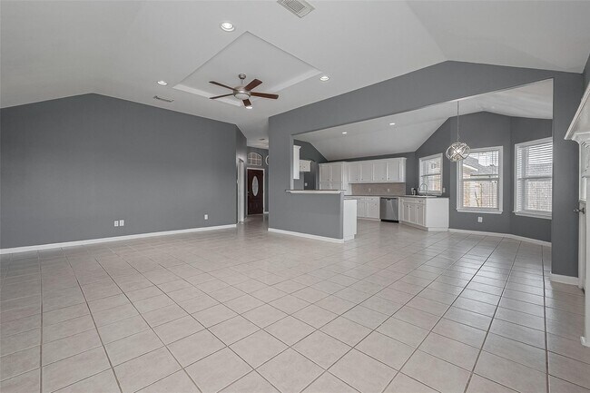 Building Photo - 9631 Highland Pointe Dr