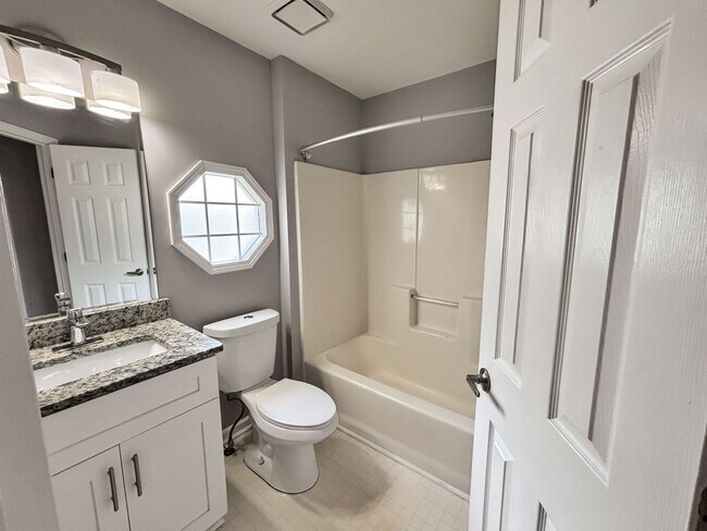 Building Photo - Beautiful and Comfortable Home in Mableton!