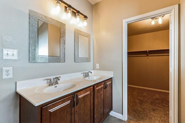 Building Photo - Great 4 bedroom in Cedar Park