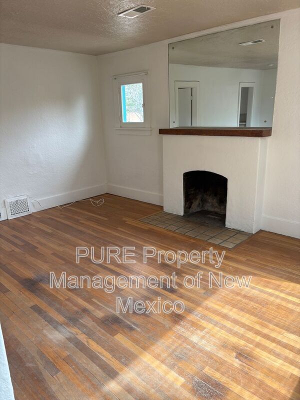 Building Photo - 404 Harvard Dr SE