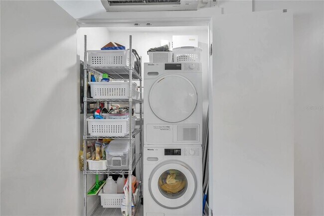 Building Photo - 224 6th Ave N