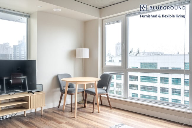 Building Photo - 101 Taylor Ave N