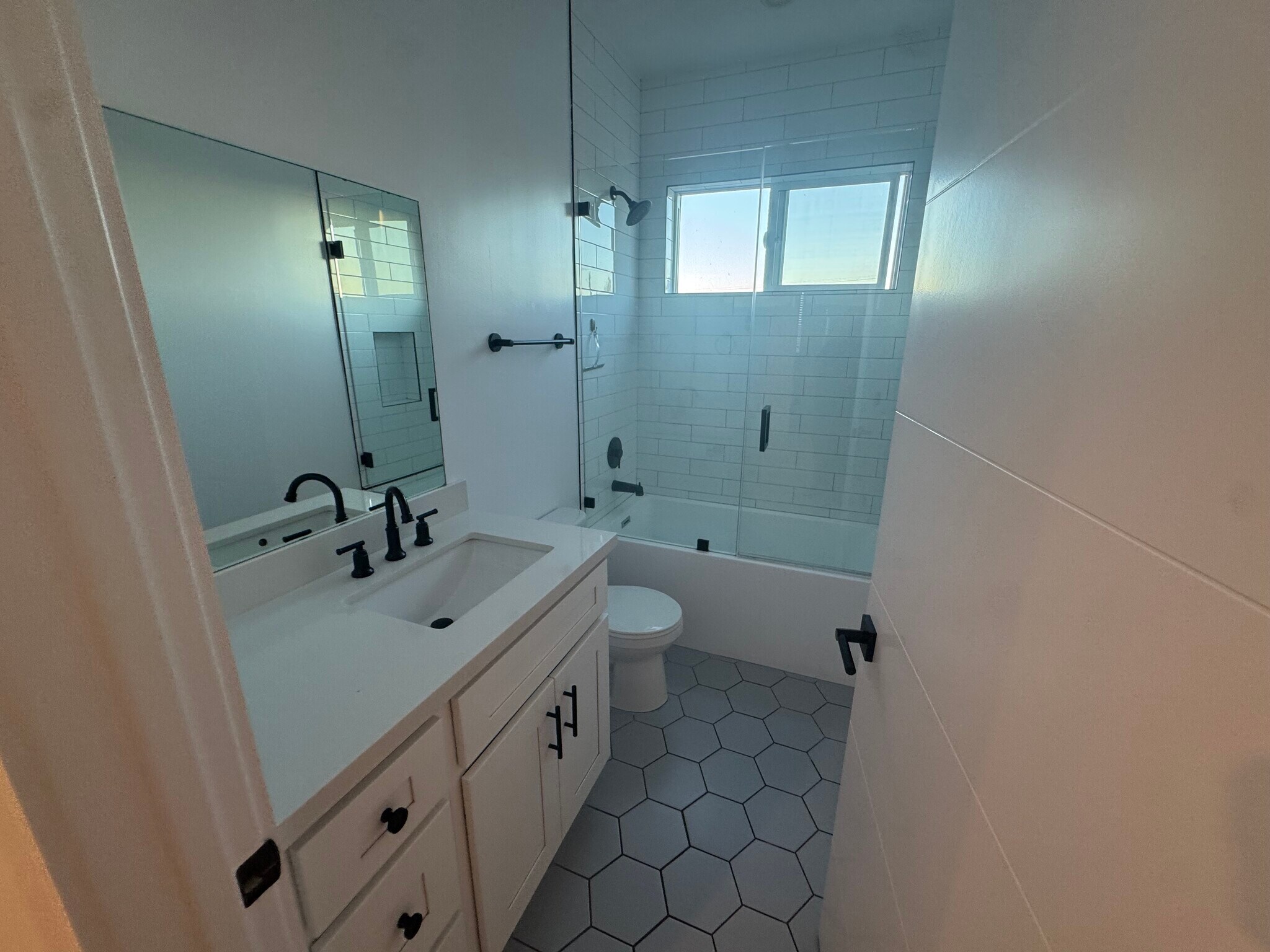 Building Photo - 5919 Dauphin Ave