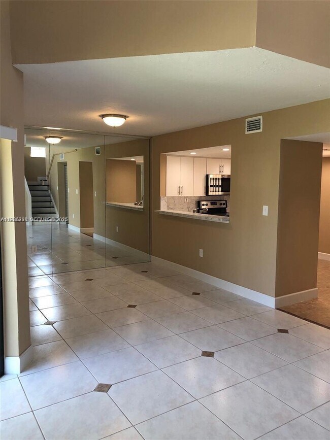 Building Photo - 14000 San Remo Cir