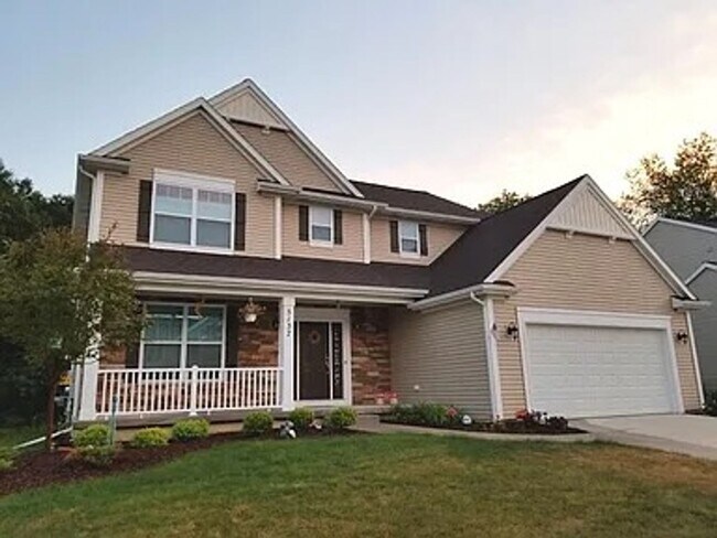 Building Photo - Executive Living at Its Finest — Okemos, MI