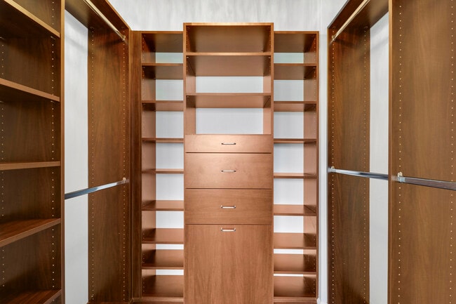 Building Photo - 9212 Myrtlewood Cir W