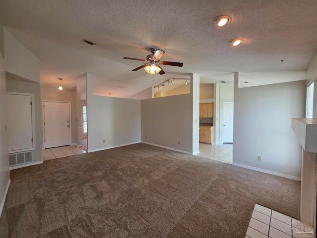 Building Photo - 824 Lavon Dr