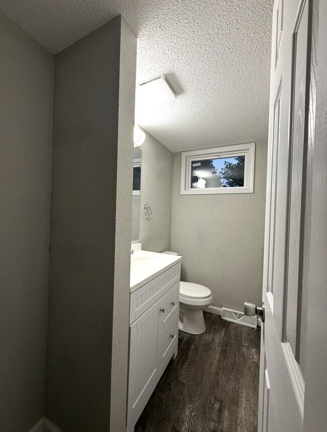 Building Photo - QC5332