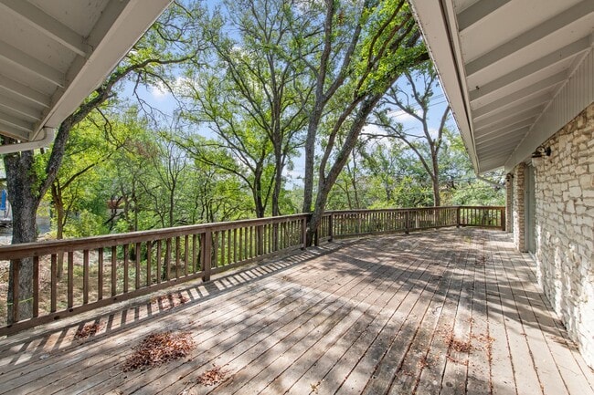 Building Photo - Available Now: Charming 3 Bed / 2 Bath in Rollingwood - Zoned to Eanes ISD - Large Yard
