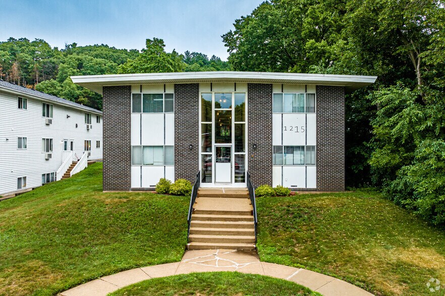 1215 S Dewey St Apartments 1215 S Dewey St Eau Claire WI 54701