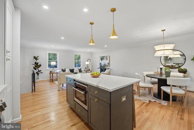 Building Photo - 4512 Sleaford Rd