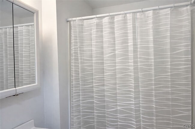 Building Photo - 15 School St