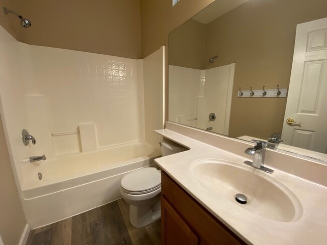 Building Photo - Charming 3 Bedroom 2 Bath Home in Elk Grov...