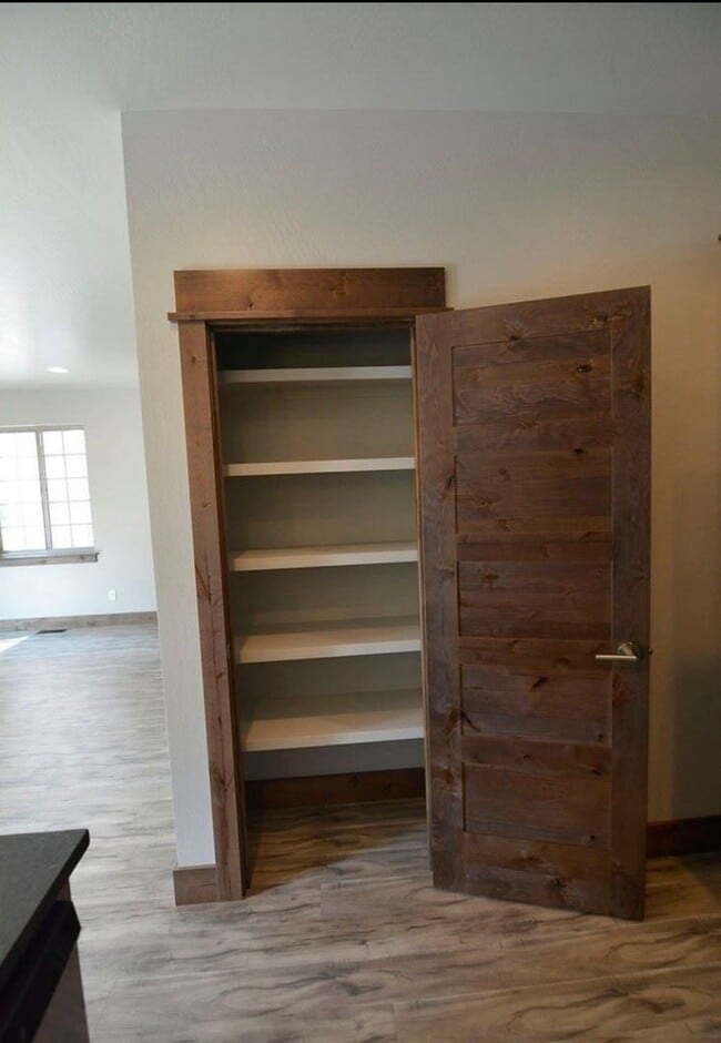 Building Photo - End Unit 3 Bedroom 2.5 Bathroom Condo