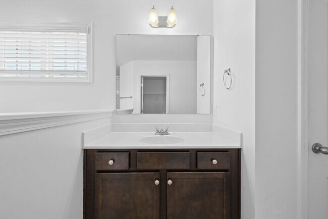 Building Photo - Gorgeous 3 Bed 2.5 Bath Home in Lexington Plantation
