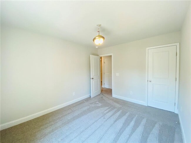 Building Photo - 1099 N Village Dr