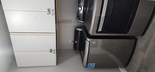 Building Photo - 9124 W Elm St