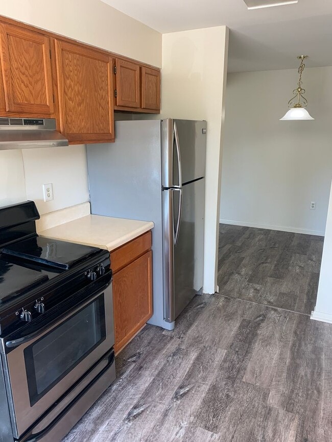 Building Photo - 2 Bedroom, 2 Bath Apartment, with Communit...