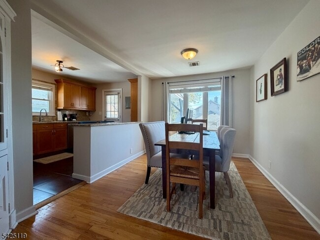 Building Photo - 58 Yale St