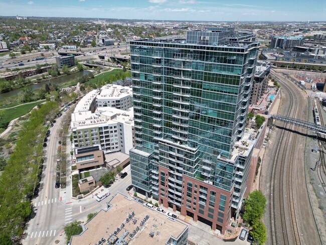 Building Photo - 1700 Bassett St