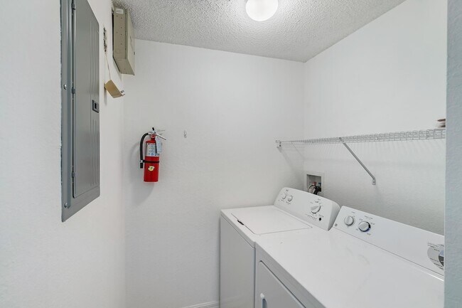 Building Photo - 3022 Alcazar Pl