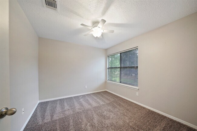 Building Photo - 2402 Brookdale Dr