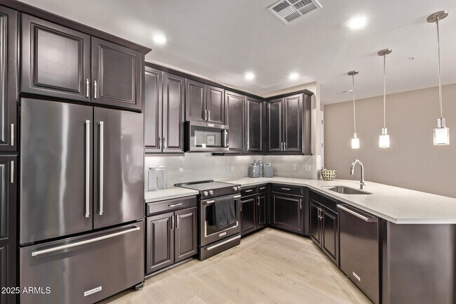 Building Photo - 2511 W Queen Creek Rd