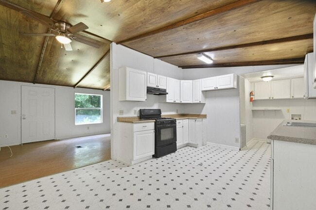 Building Photo - Temple GA - Paulding County - 3 bedrooms/2 baths $1350.00/month