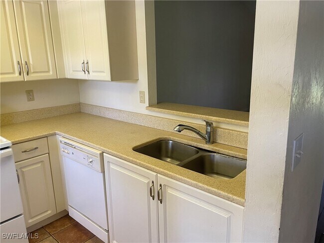 Building Photo - 2137 Golfside Village Dr