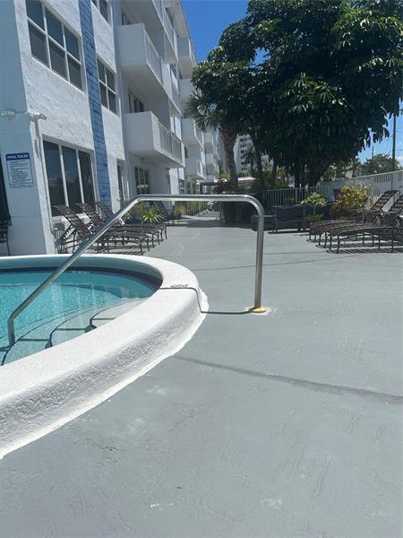 Building Photo - 550 Bayshore Dr