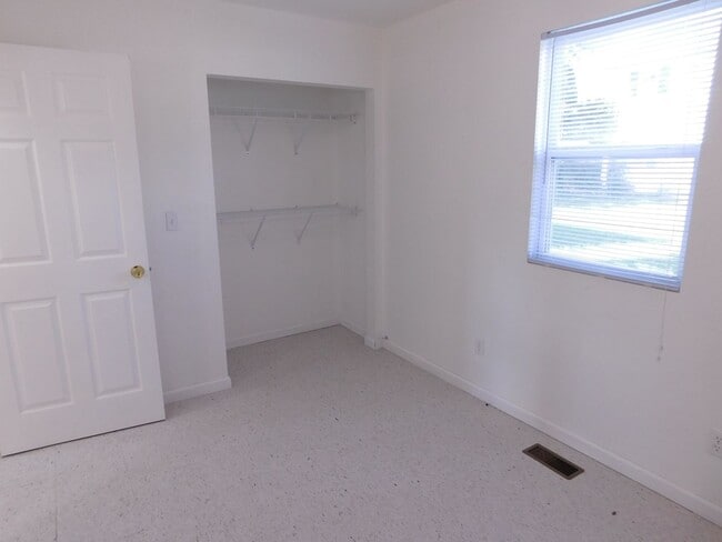Building Photo - 103 Bailey Meadows