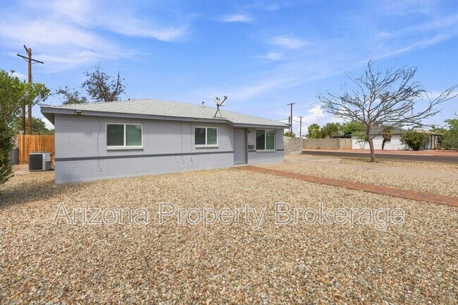 Building Photo - 3302 W Solano Dr S